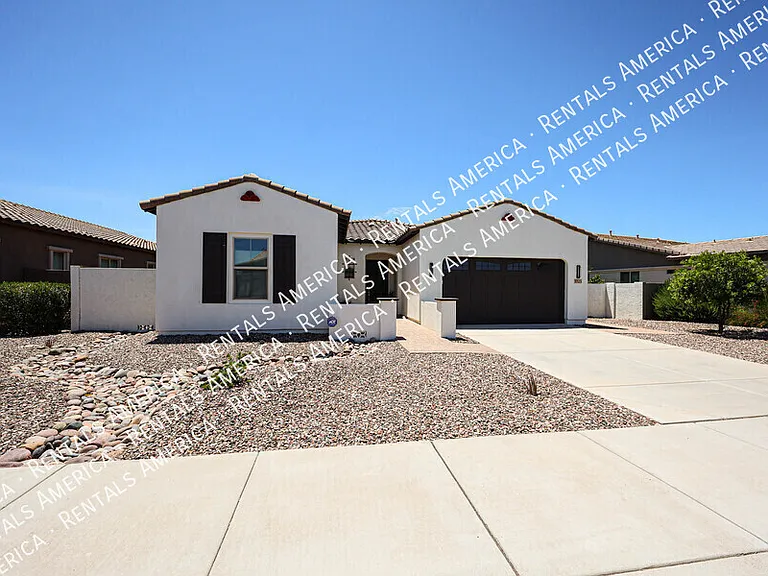 3325 E Coconino Dr — Photo 2
