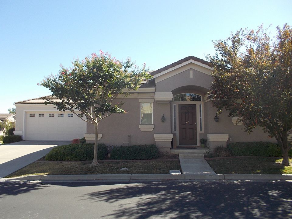 2nd image of 300 Trumbull Way