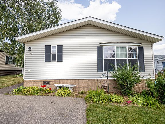 2nd image of 1390 Birchview Dr