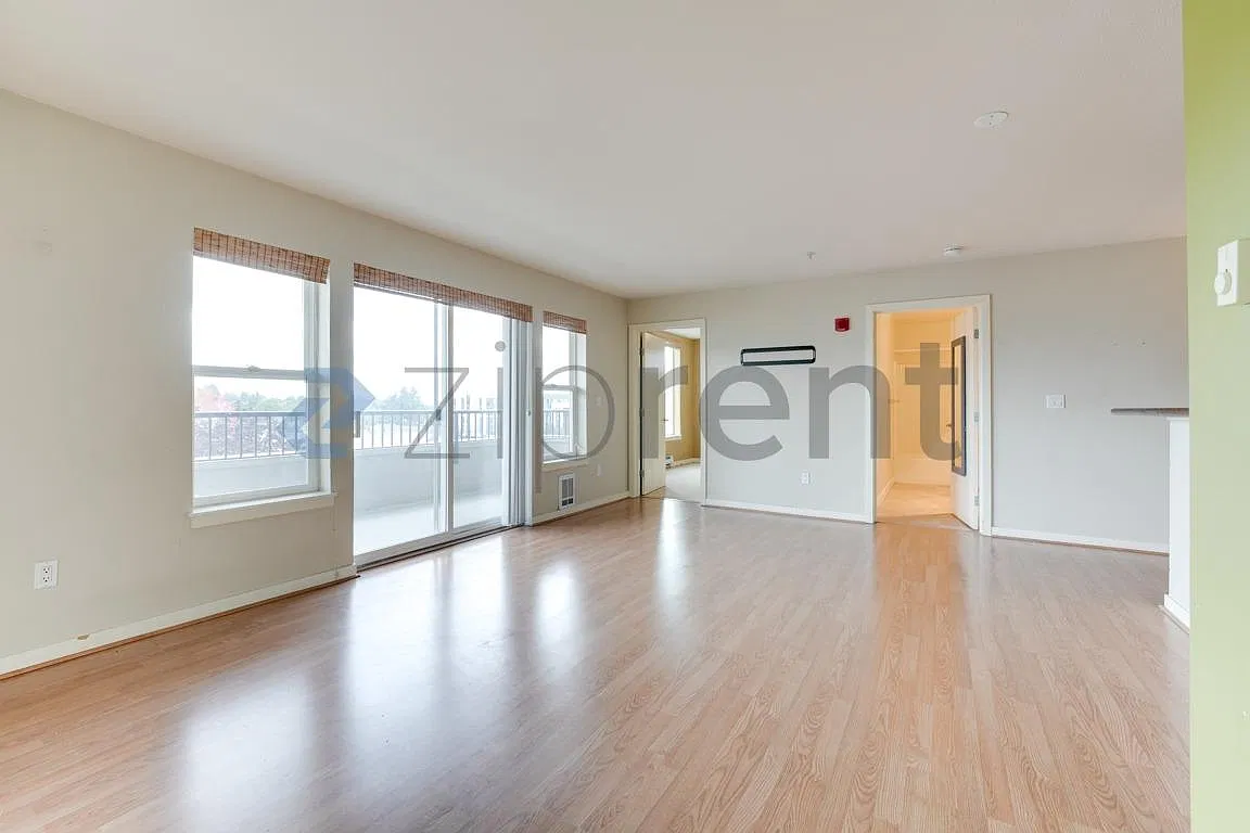 2 bed, 975 sqft, $2,125 — Photo 3