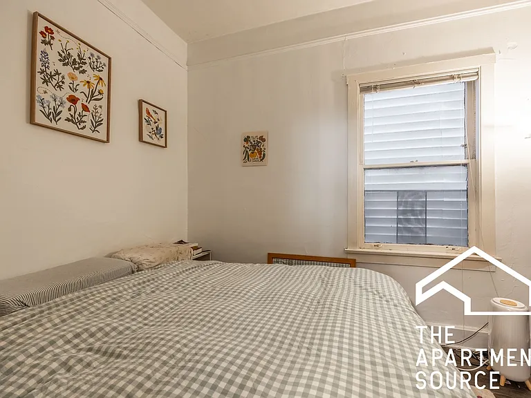 1245 W Barry Ave #1A — Photo 11