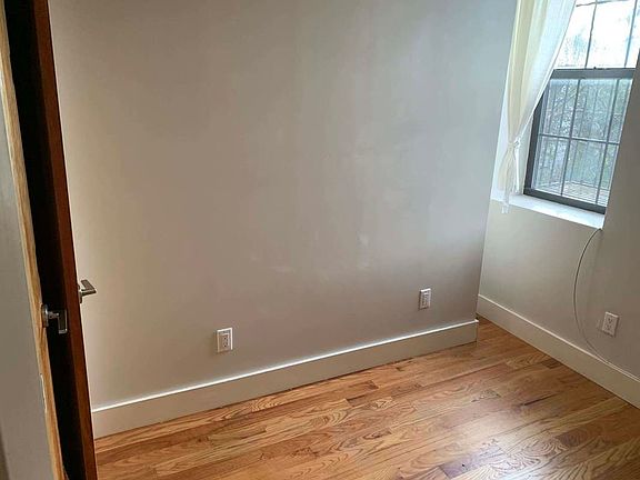 5th image of 325 Franklin Ave #3A