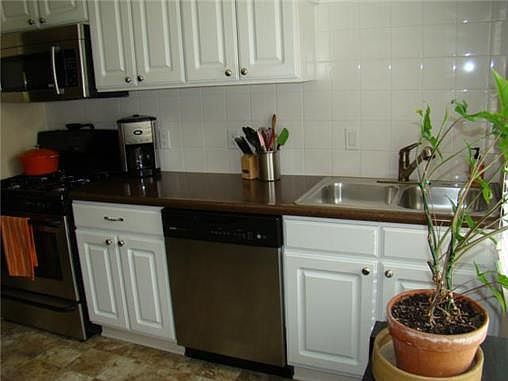 3rd image of 4541 Holly St APT 2