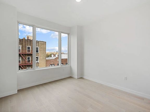3rd image of 1657 E 19th St #601