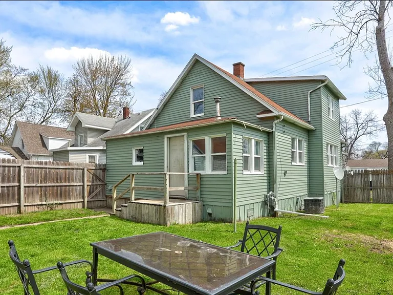 2875 Schaefer St — Photo 15
