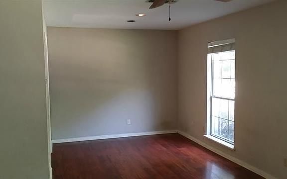 3rd image of 5806 Excalibur Dr