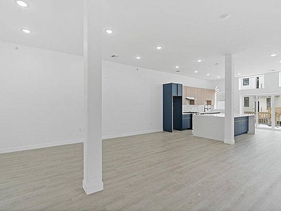 5th image of 576 Union Ave #2
