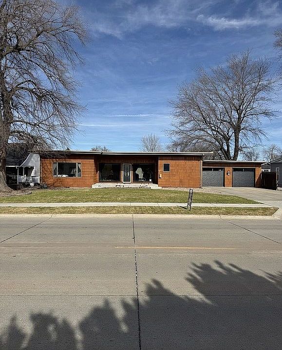 1st image of 401 11th Ave