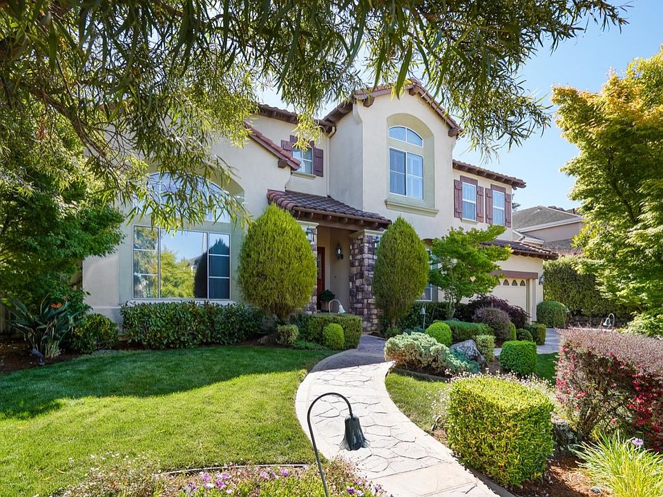 1st image of 81 Lakewood Cir