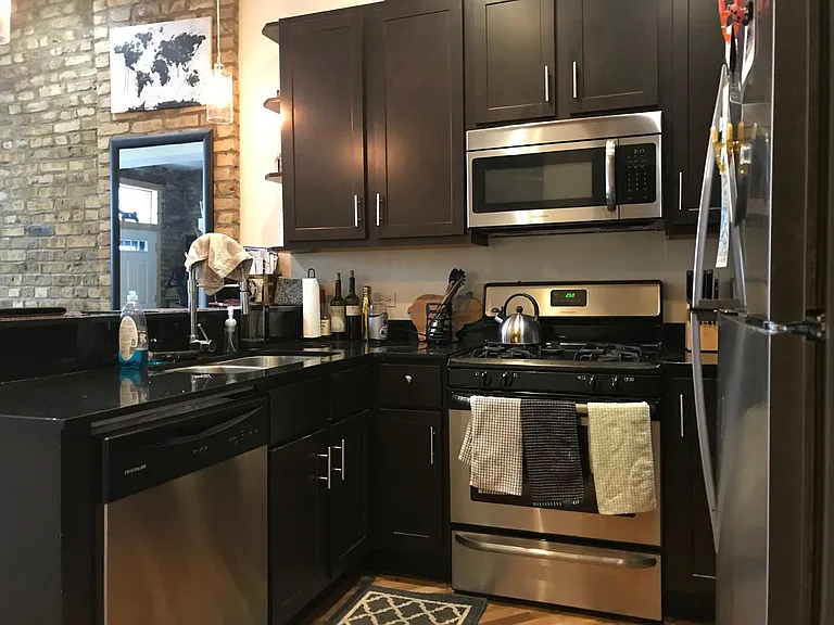 1750 W Augusta Blvd #2R — Photo 9