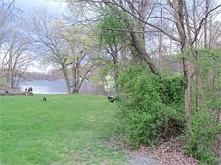 3rd image of 8 Cove Ln