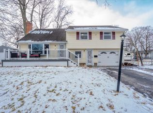 42 Merritt Dr, Schenectady, NY 12306
