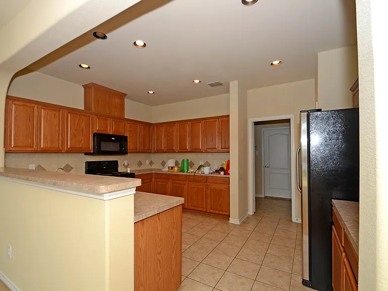 6504 Hickory Hill Dr — Photo 8