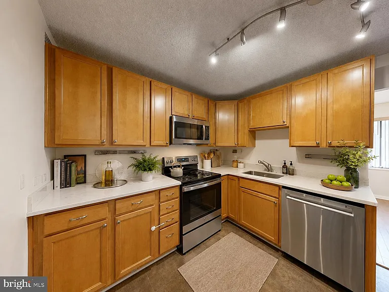 200 N Pickett St #207 — Photo 4