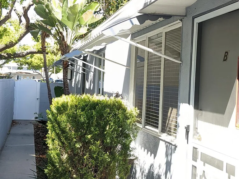 1320 N Hollywood Way #B — Photo 17