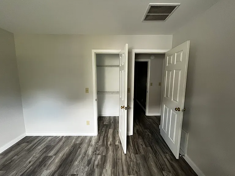 213 W Stone St #2 — Photo 9