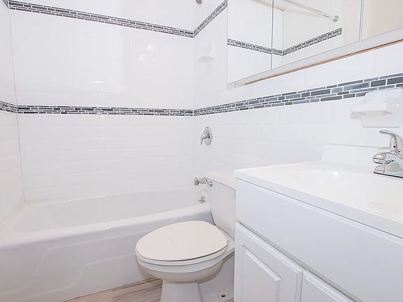 5th image of 207 E 30th St #9IC