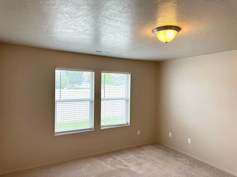 4708 N Alester Ave — Photo 14