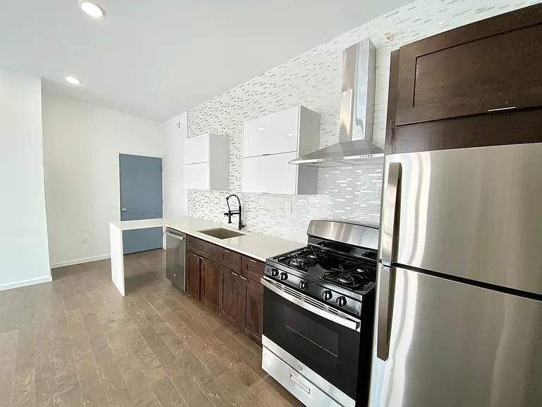 1233 N Franklin St #6 — Photo 7