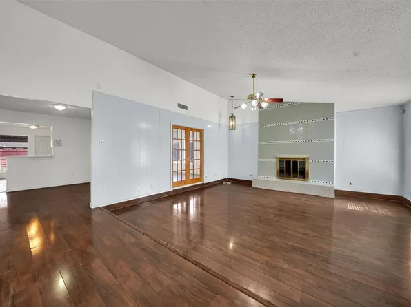 1809 Trowbridge St, Garland, TX 75044