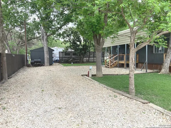155 Paloma Dr., Bandera, TX 78003