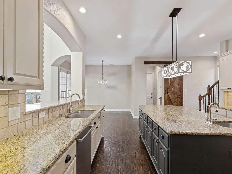 10229 Fire Ridge Dr — Photo 15