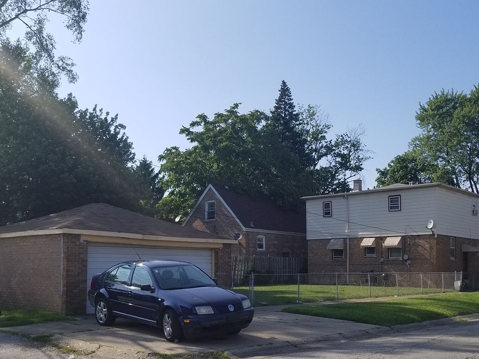 2nd image of 435 W 126th Pl