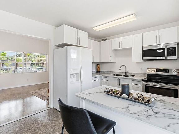 2nd image of 6018 W Livingston St