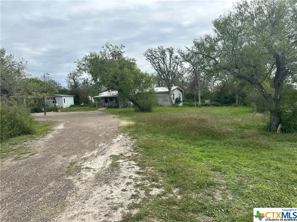 101 Mathew Rd, Woodsboro, TX 78393