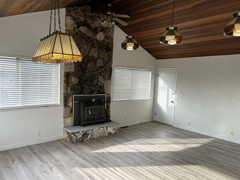 1229 Maple Ave — Photo 8