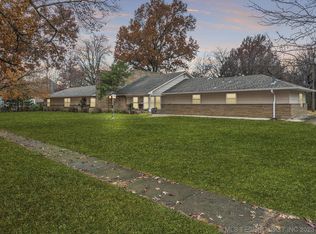 114 N Hogan St, Pryor, OK 74361