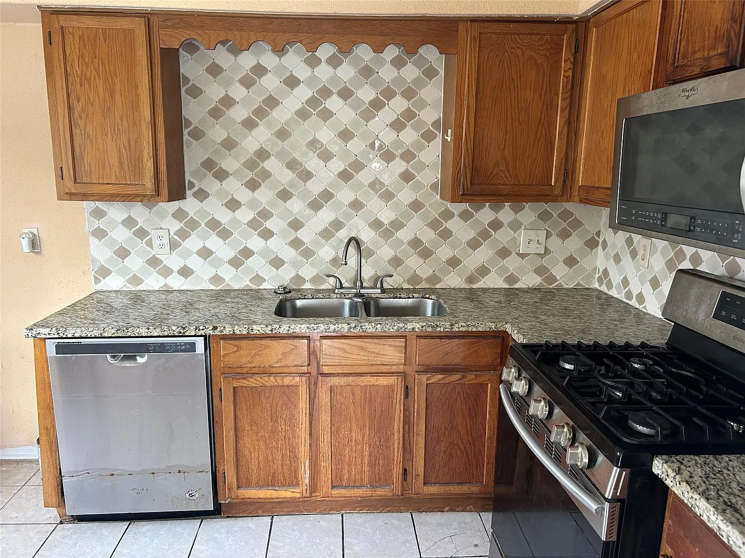 3 bed, 2.0 bath, 1342 sqft, $2,000 — Photo 4