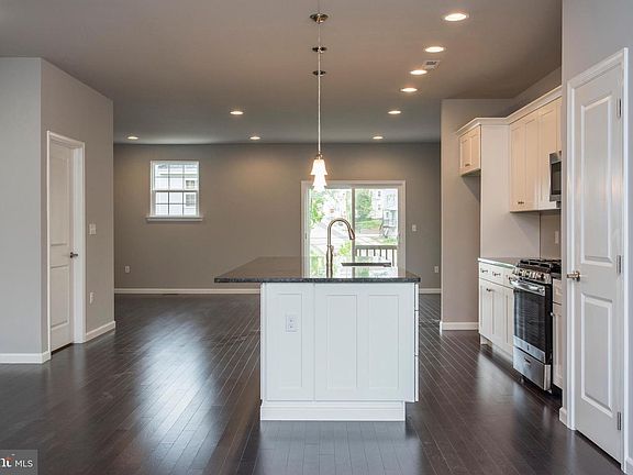2nd image of Richards Ln