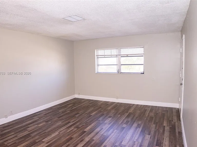 4240 Woodside Dr #4 — Photo 14
