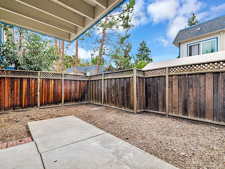 Silicon Valley Apartments — Photo 40
