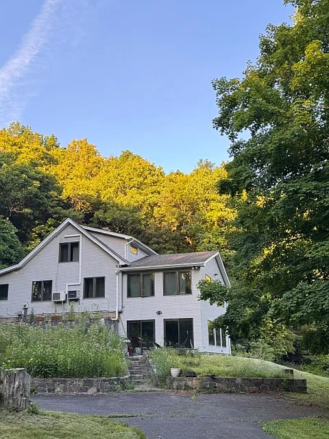 24 Loomba Dr
