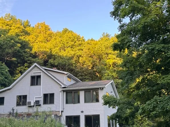 24 Loomba Dr, Roxbury, CT 06783