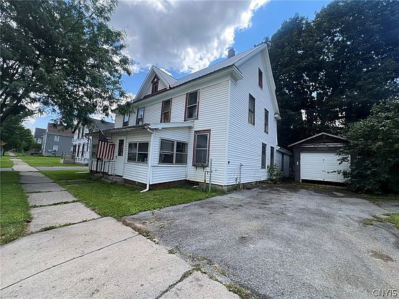 4th image of 208 Academy St