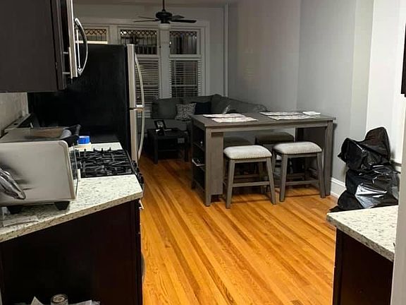 3rd image of 1030 Linden St Floor 1