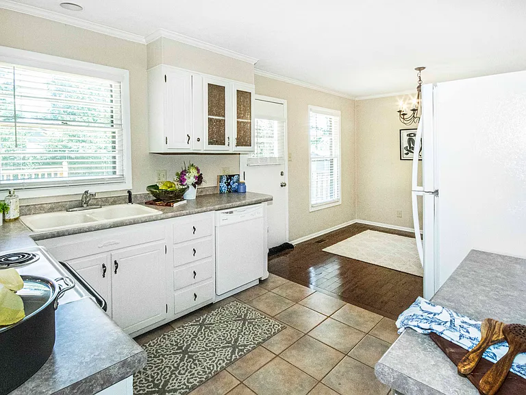 1621 Westgrove Dr — Photo 14