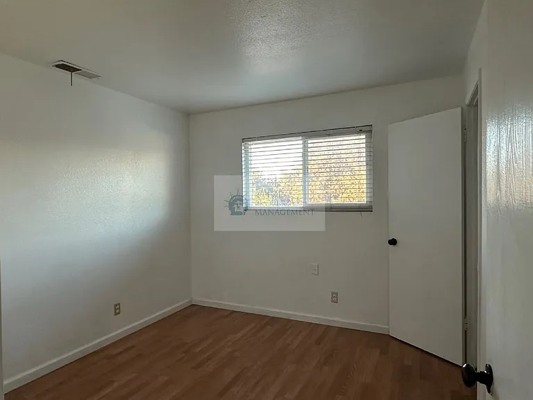 2444 Burlington Pl — Photo 10