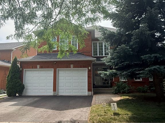 2nd image of 8 Watersdown Cres