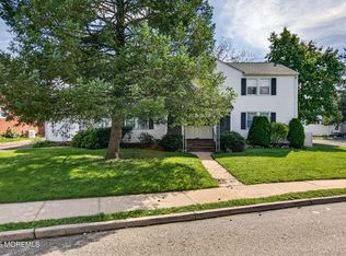 22 Oldfield Pl, Red Bank, NJ 07701