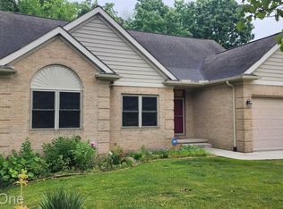 1090 Fairway Dr, Pontiac, MI 48340
