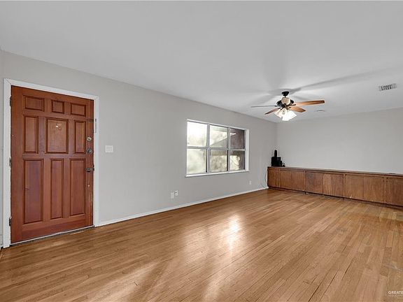 4th image of 1316 Camellia Ave