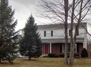 15 Gloucester Ct, Clifton Park, NY 12065