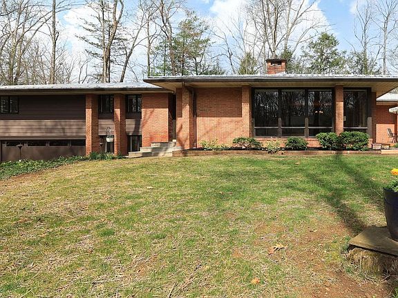 3rd image of 219 Ronan Dr