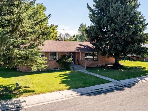 1220 Meadow Ln Ave, Cody, WY 82414