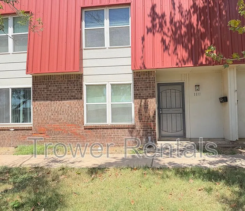 2 bed, 1.5 bath, 1169 sqft, $1,350 — Photo 2