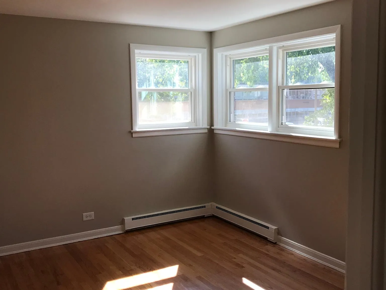 915 E Miner St — Photo 3